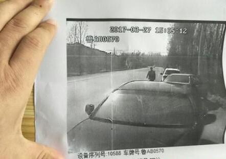 济南一客车在东阿遭不明人员围堵 车主倒地猝死