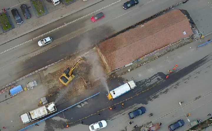 济南拆除“最牛钉子户”整个过程持续半个小时左右