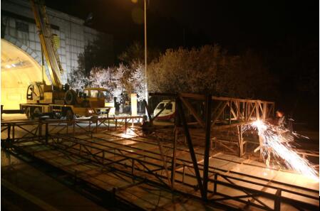 山体公园“还”市民 龙洞街道拆除旅游路隧道违章广告