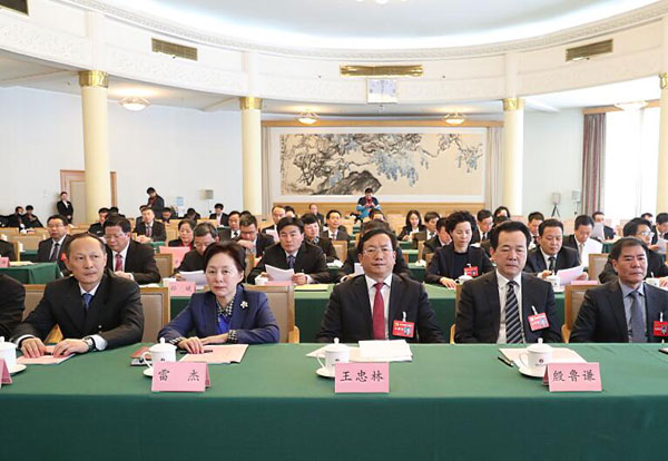 新一届市委常委班子亮相