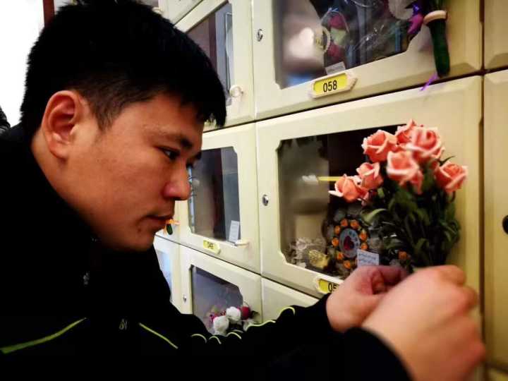 济南殡仪馆迎来祭奠高峰 清明首日接待5000余人次