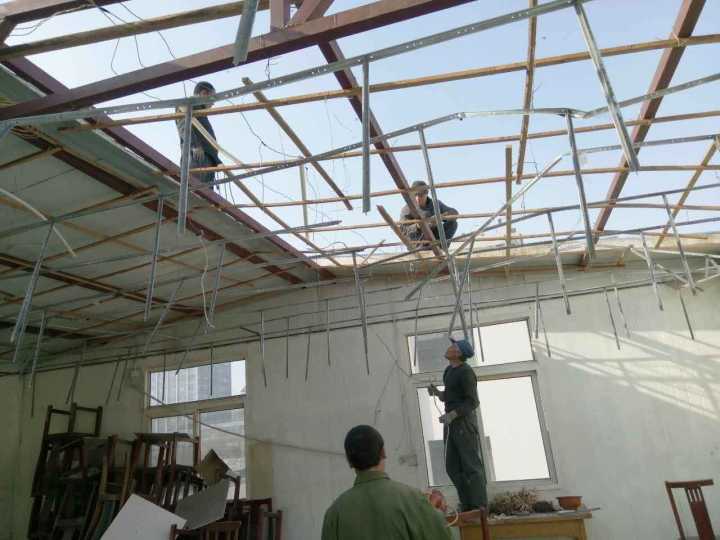 道德街14处违建临建4月底前全部拆除