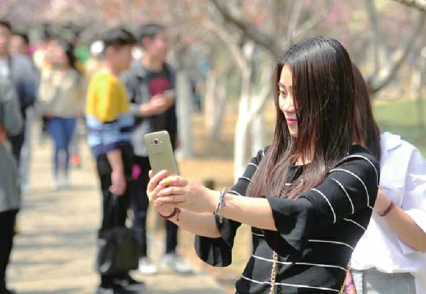 济南风和日丽春暖花开 天好景美!清明假日游兴浓