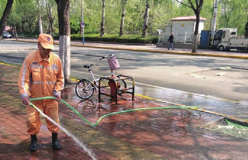 休假不休班 济南城管全员奋战在城市保洁和城管执法一线