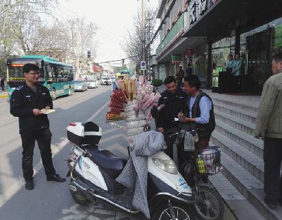 休假不休班 济南城管全员奋战在城市保洁和城管执法一线