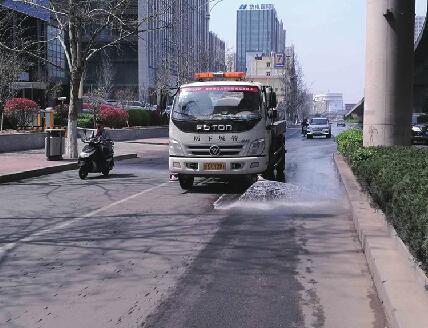 休假不休班 济南城管全员奋战在城市保洁和城管执法一线