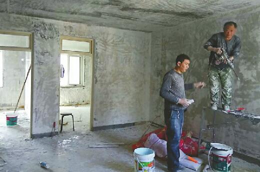 日薪低于300元连刷墙工都不好找 济南装修市场“一工难求”