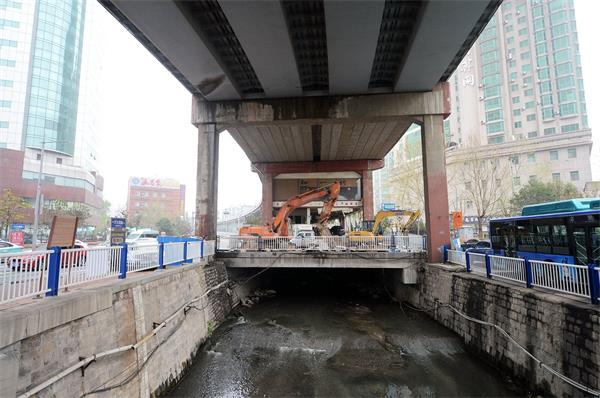 济南舜和茶城经营业户全部连夜搬空 全部拆除还需三天