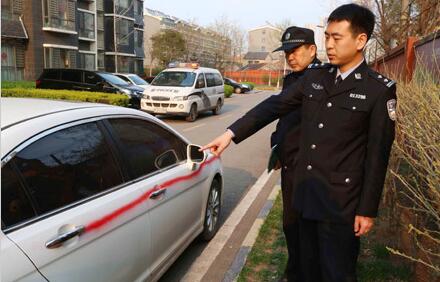 保安喷漆划伤29辆车 被授意“该划就划，该喷就喷”