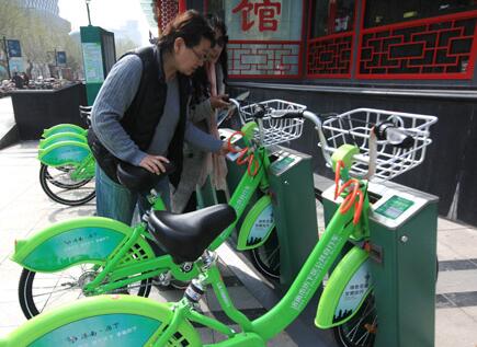 “小绿车”首日只有不到30人办卡 市民有点不买账