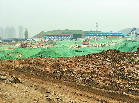 金域蓝山小区项目工地扬尘污染 被督查组责令停工整改