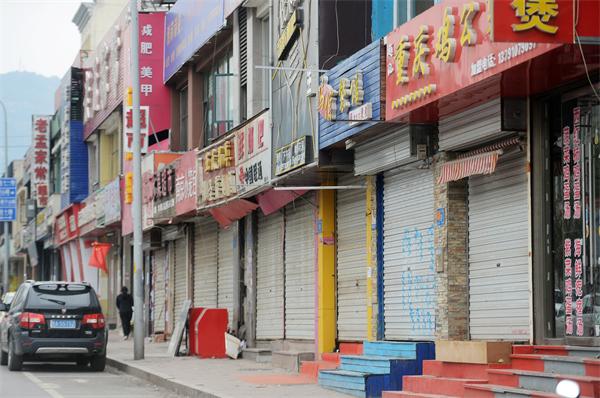 山师东路拆违“倒计时”70余业户搬迁 剩余商家纷纷“大甩卖”