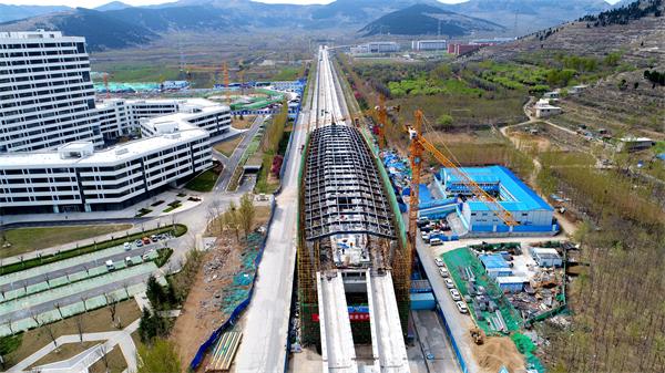 济南首座地铁站露真容 前大彦站主体建成