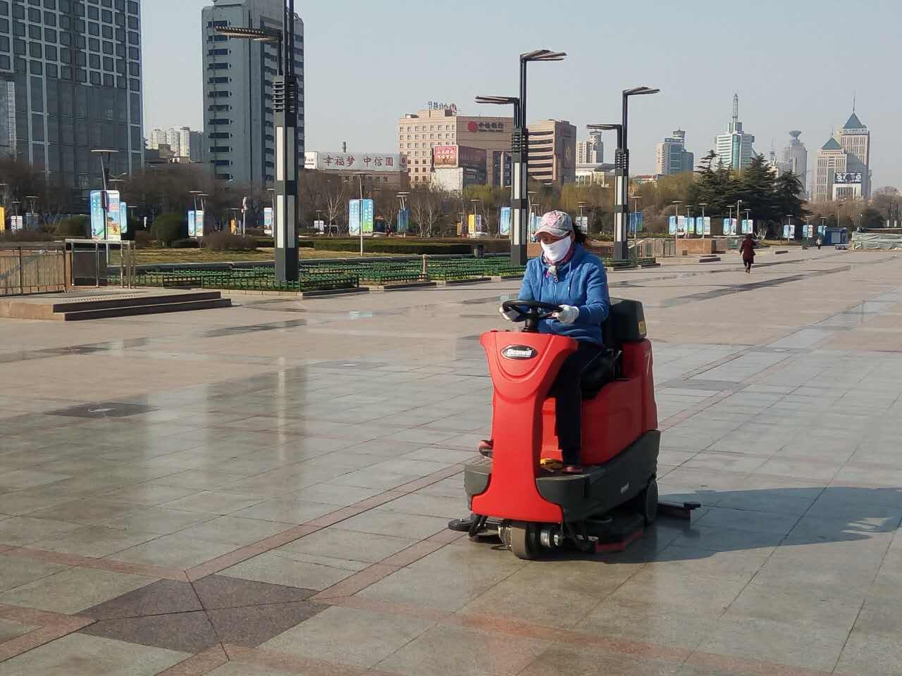 洋气！扫地神器亮相泉城广场