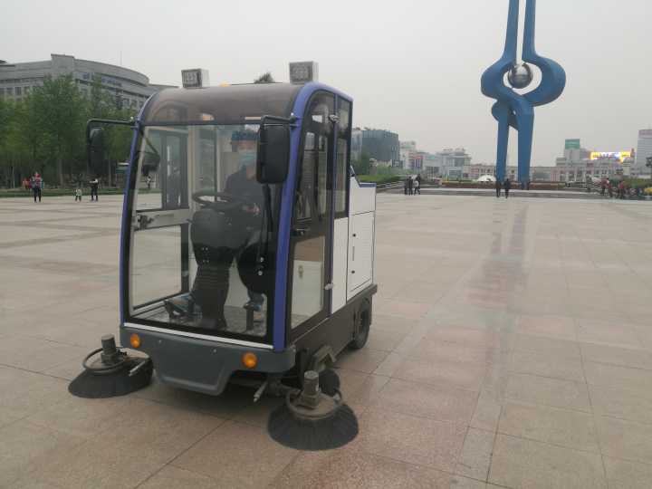 洋气！扫地神器亮相泉城广场