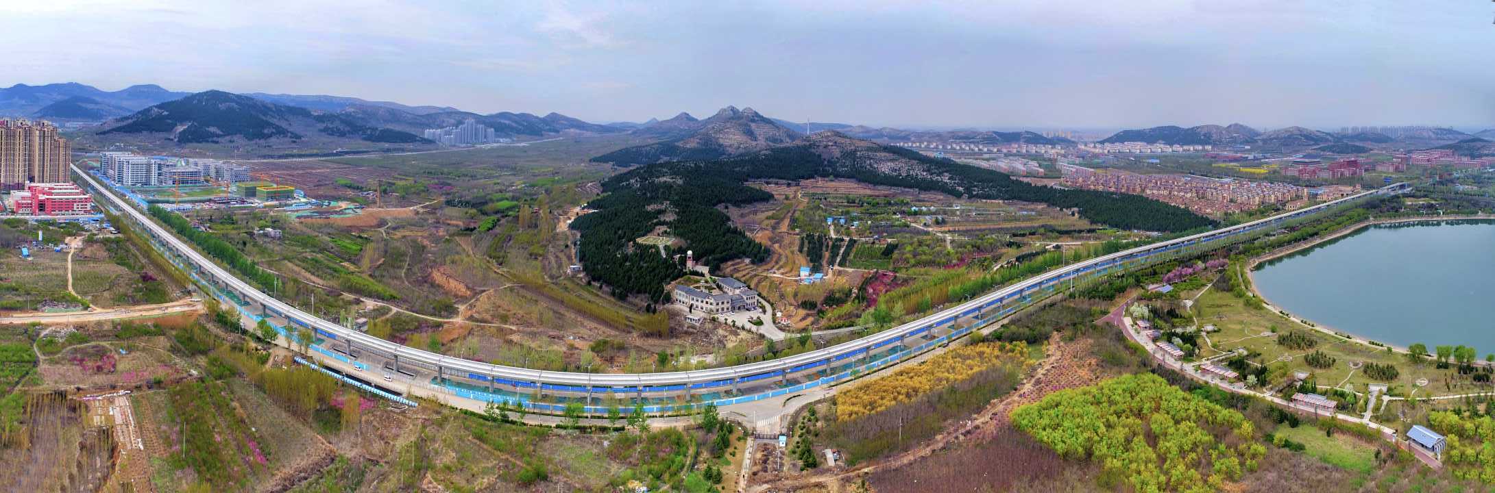 穿越春天的高空“地铁” 济南地铁R1线在春天的画卷中穿行