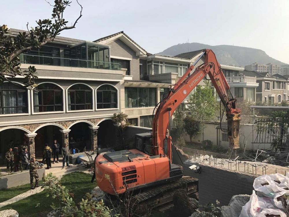 国华东方美郡20户占山违建被强拆 园林部门将着手恢复山体绿化