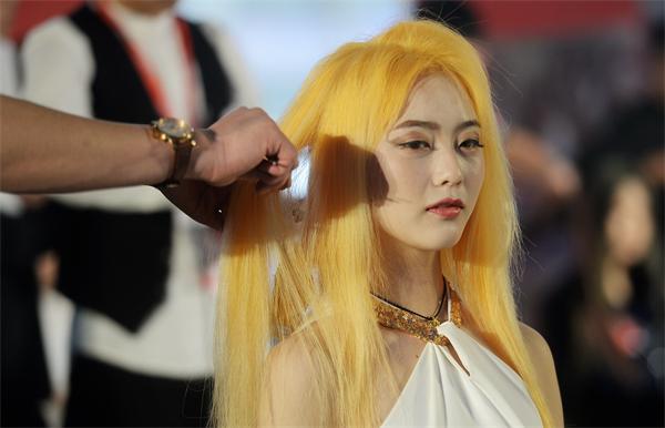 山东美业艺术节美发大赛秀出“顶上功夫”