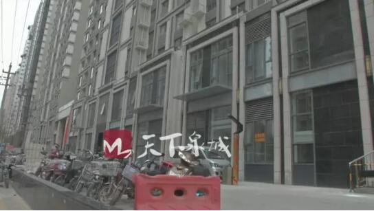 济南宝华街附近一楼盘临街商铺竟然没门!业主们不淡定了