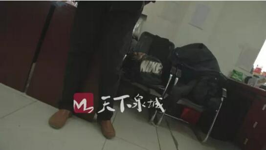 济南宝华街附近一楼盘临街商铺竟然没门!业主们不淡定了