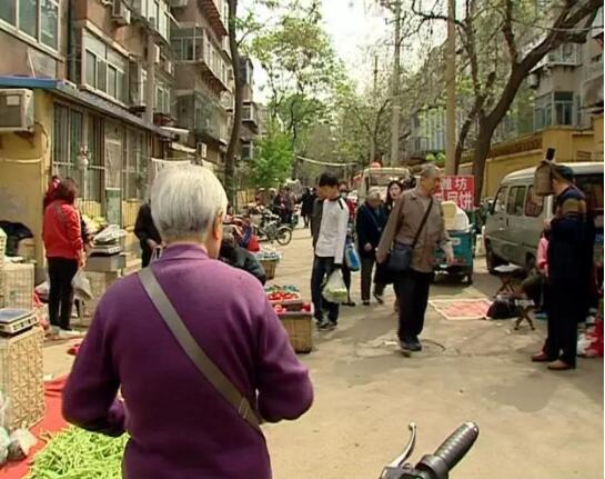 济南民权大街发生血案 蔬菜摊位老板被人捅伤不治身亡