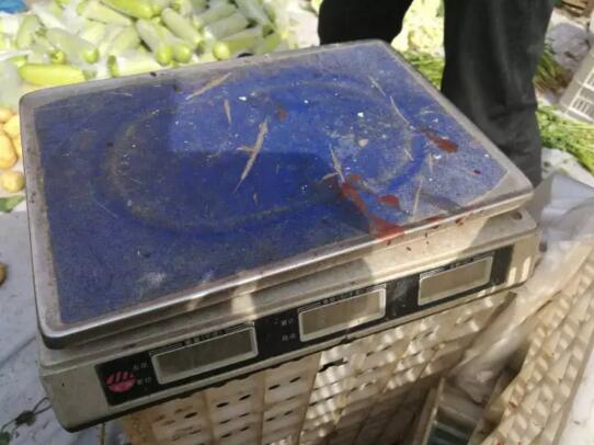 济南民权大街发生血案 蔬菜摊位老板被人捅伤不治身亡