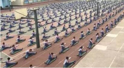 济南明珠小学自创最牛课间操难度超高 网友：幸好我早生了几年