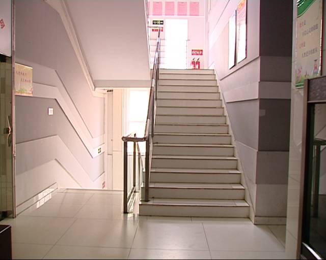 济南伊顿幼儿园地租到期欲搬往售楼处 家长不满讨说法