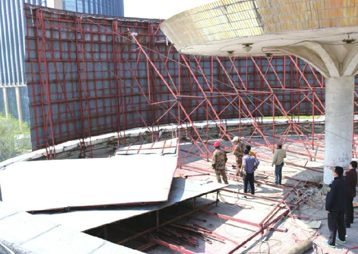 攻克高难险整治楼体“牛皮癣” 杆石桥二期违法户外广告拆除任务收官