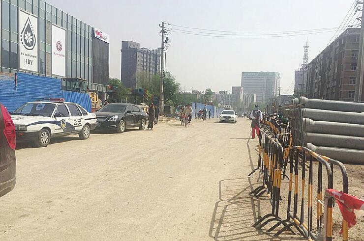 济南共青团路道路扬尘严重 市民:每次经过都是一身尘土