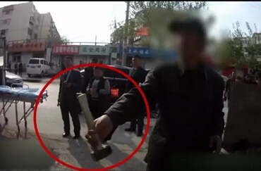 济南一看棋老人锤击下棋男子头部 事后称控制不住自己