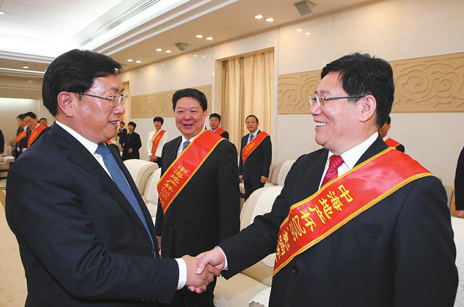 “中海地产杯”2016“影响济南”年度经济人物评选揭晓