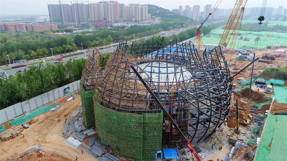 济南万达文体旅游城项目首个荷花造型建筑现身