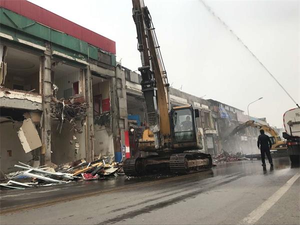 山师东路沿街商铺今日开始拆除 违建面积3万平方米