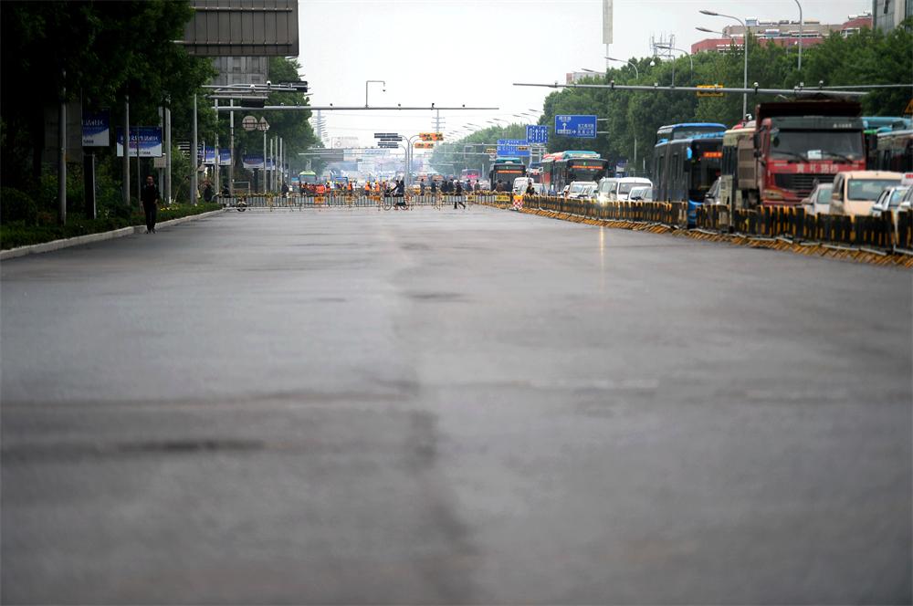 济泺路开铺沥青层 4月27日周四起恢复通车