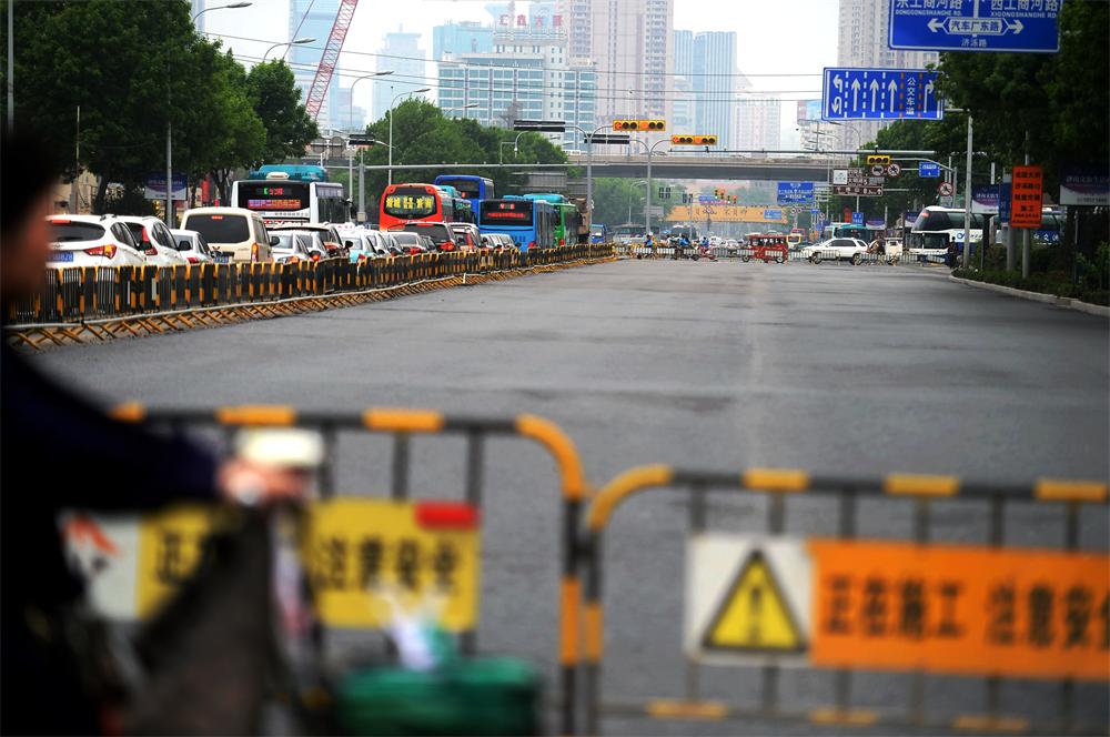 济泺路开铺沥青层 4月27日周四起恢复通车