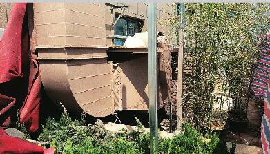 舜奥华府业主投诉违规饭店 私建烟道污水直排砸承重墙