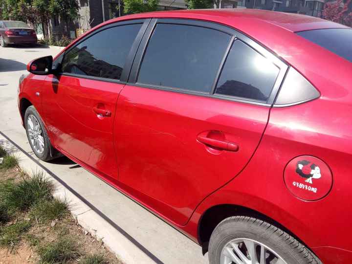 槐荫区御水山庄8辆车一夜被划  监控显示或是小区居民所为