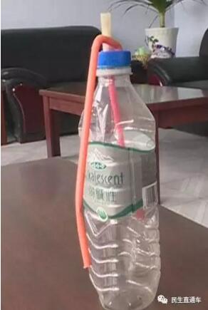 �����������һ�����ѵ� ������ץ��һ��һŮ�����ӡ�