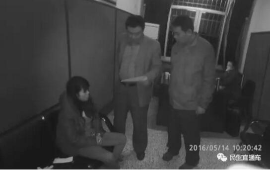 �����������һ�����ѵ� ������ץ��һ��һŮ�����ӡ�