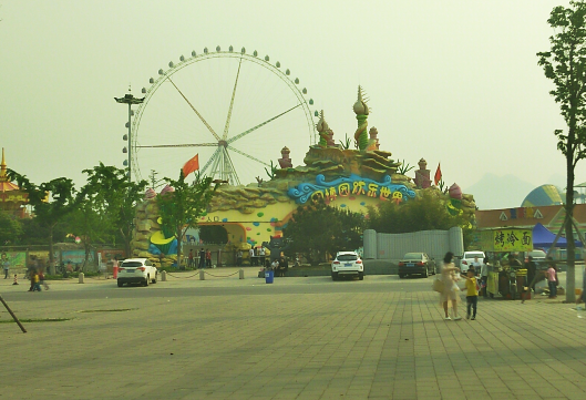 园博园欢乐世界摩天轮突然停电倒转 游客表示受到惊吓