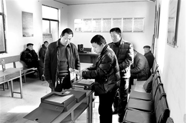 山东乡干部向申请低保村民收钱：一人200 给钱才有名额