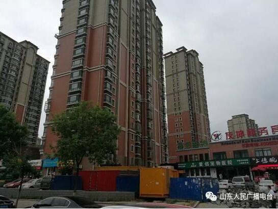 崇华路人行道上发电机组日夜轰鸣 噪音严重影响居民生活