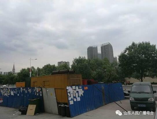 崇华路人行道上发电机组日夜轰鸣 噪音严重影响居民生活