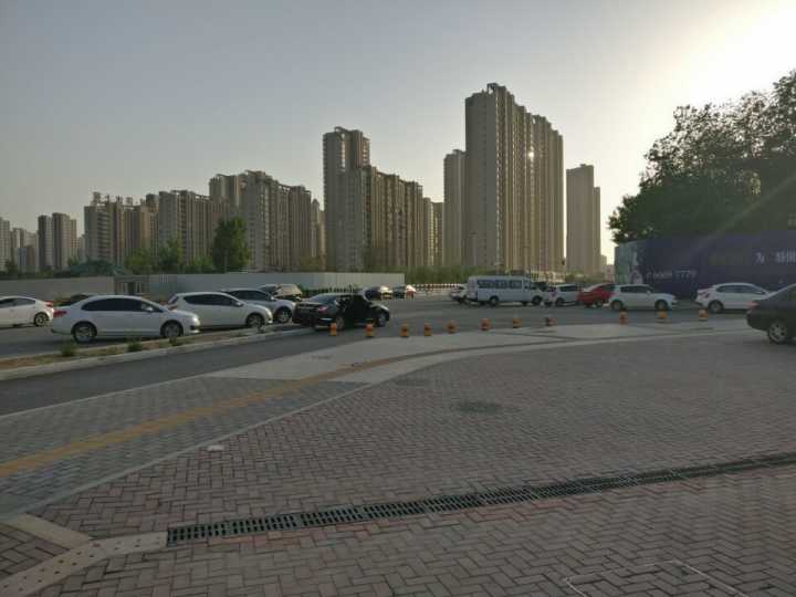 六旬老人放风筝收线时勒伤十二岁骑车男孩 赔付400元