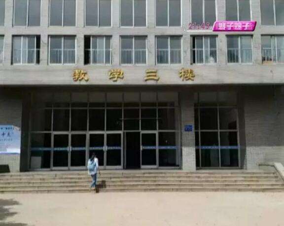 山师惊现猥琐男专去女厕摸完就跑 类似事件不是头一次发生