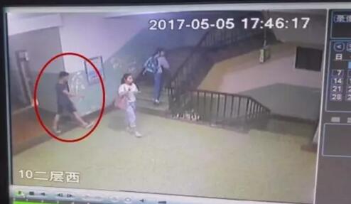 山师惊现猥琐男专去女厕摸完就跑 类似事件不是头一次发生