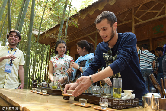 青岛：“一带一路”沿线国家留学生体验中国茶文化