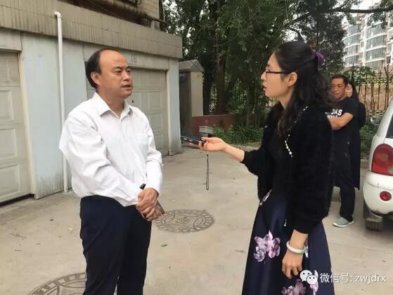 仲景花园小区排污沟污水横流 周围蚊蝇乱飞居民无法开窗