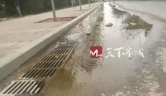 济南槐荫区齐州路和烟台路交叉口被爆清水白流两个月